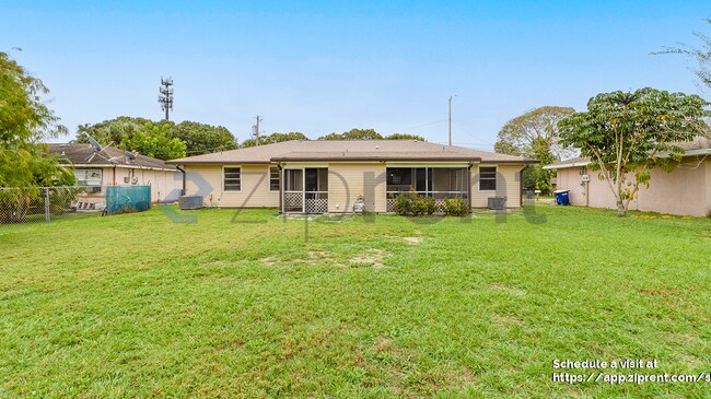 Building Photo - 604 Roselyn Ave