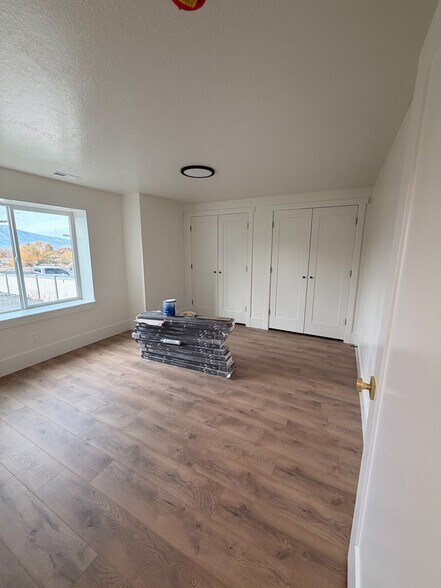 Second bedroom with 2 closets. - 14 N 300 E