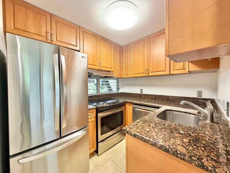 Building Photo - 3741 Kanaina Ave