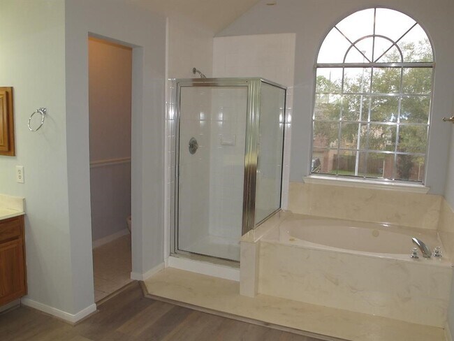 Building Photo - 8819 Diamond Lake Ln