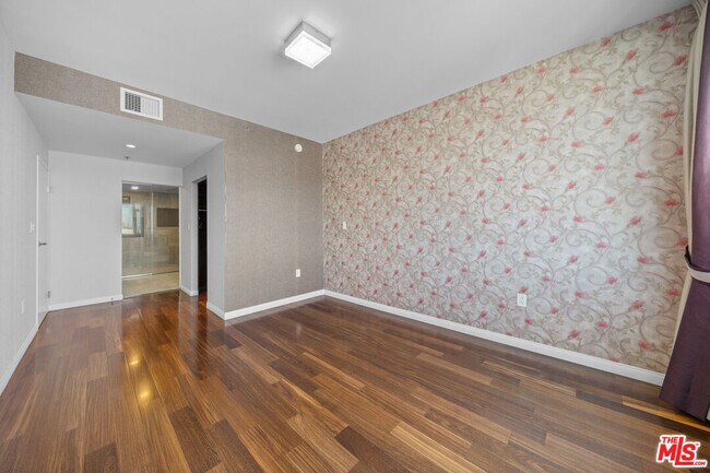 Building Photo - 3785 Wilshire Blvd