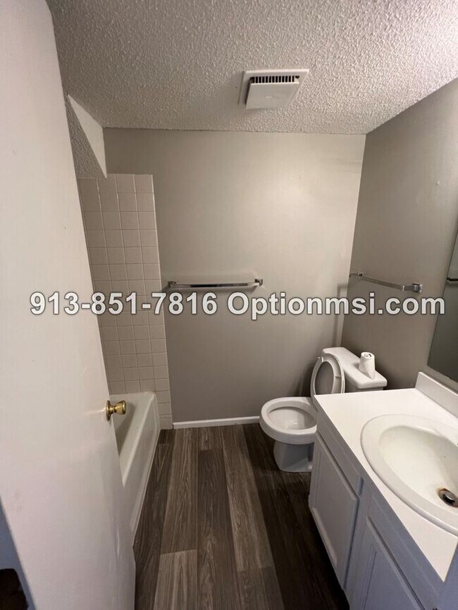 Building Photo - Half duplex AVAILABLE NOW