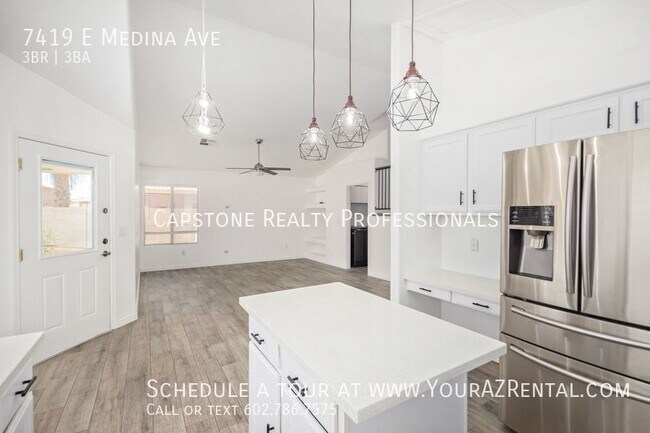 Building Photo - 7419 E Medina Ave