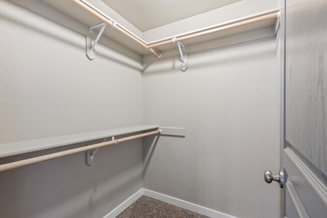 Building Photo - Modern 3 BR home on beautiful wooded lot in Sisters