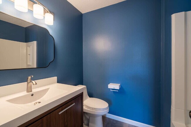 Building Photo - Two Bedroom Townhome in Raleigh's Heart!