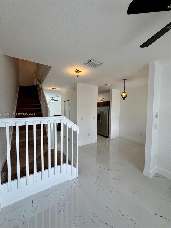 Building Photo - 2853 SE 1st Dr