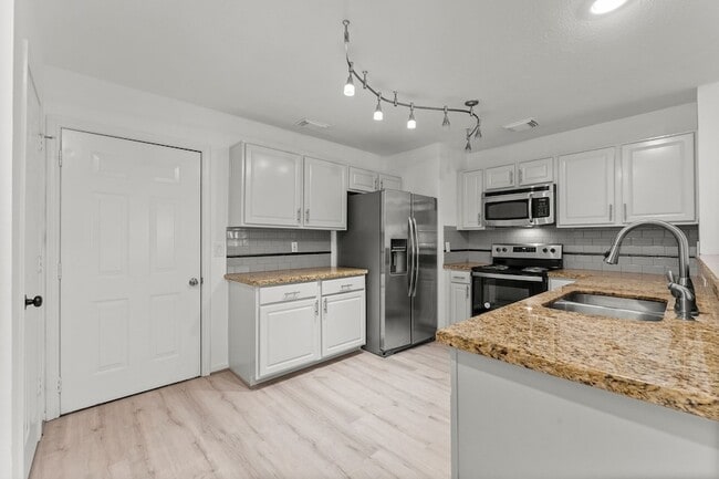 Building Photo - 351 Fantasy Ln