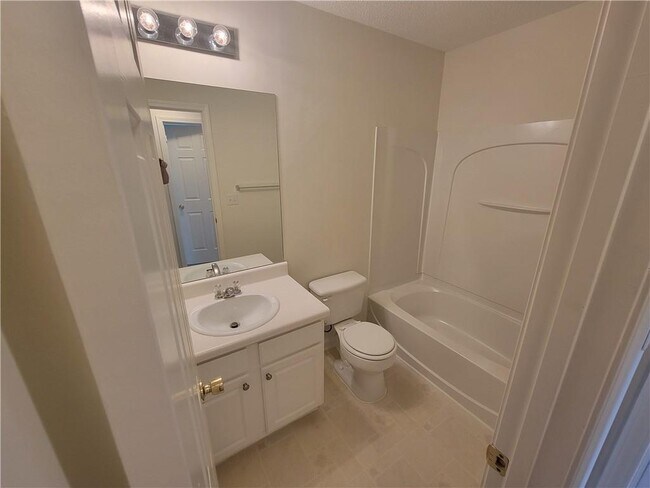 Building Photo - 264 Azalea Cir