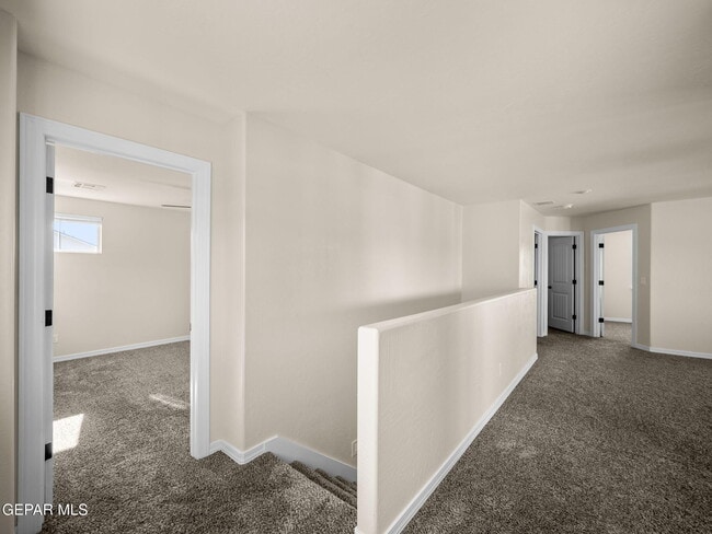 Building Photo - 561 Issa Circle