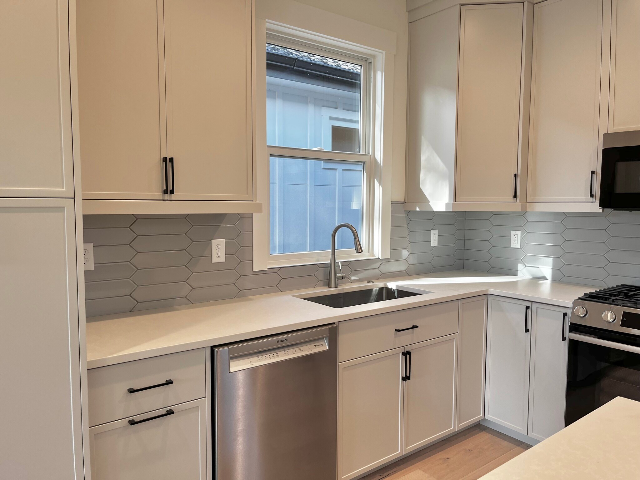 Building Photo - 626 E Krall St