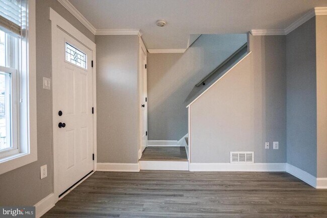 Building Photo - 138 Dale St