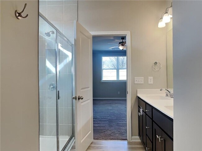 Building Photo - 153 Everett Sq