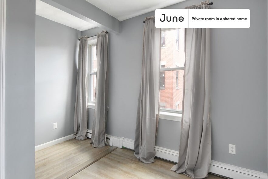 Building Photo - Room in Shared 3 bed/1 bath home