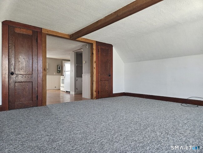 Building Photo - 21 Sigourney St