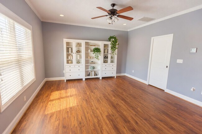 Building Photo - Cornerstone Spacious Single Family w Fenced Yard!
