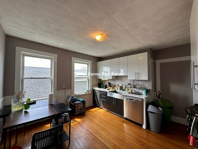 Building Photo - 23 Granite St