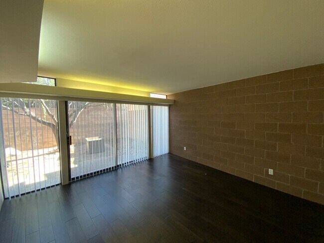 Building Photo - 3 Bedroom Townhome Available Near Eubank Blvd NE & Montgomery Blvd NE!