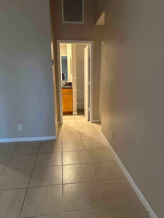 Building Photo - 300 NE 42nd St