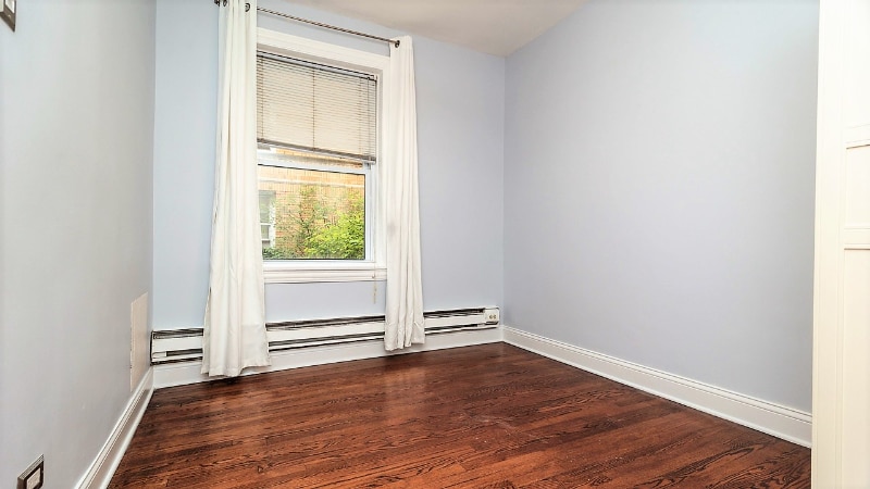 Building Photo - 840 W Ainslie St