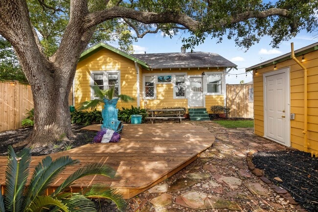 Building Photo - 4823 Fannin Dr