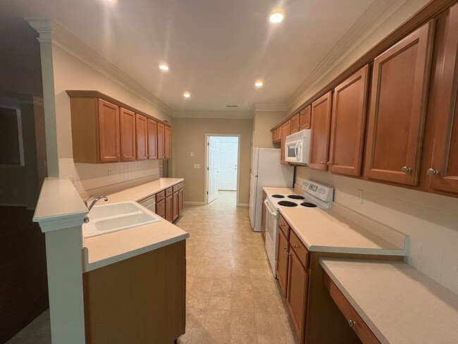 Building Photo - 3BR/2BA Condo with Sunroom & 2-Car Garage