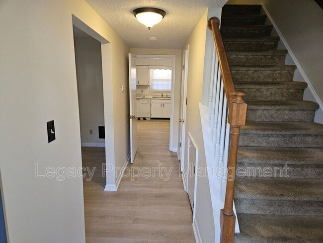 Building Photo - 514 Peele St