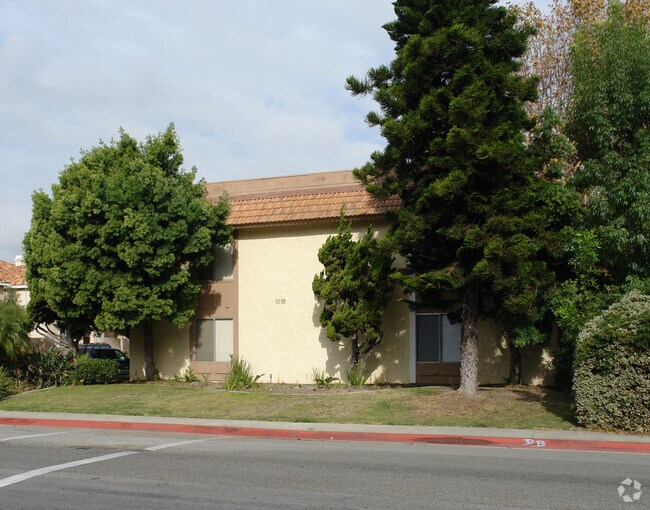 Building Photo - 3651 Farquhar Ave