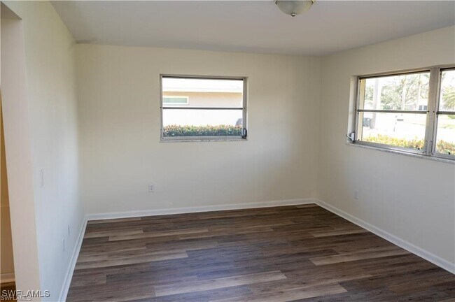 Building Photo - 5654 Eichen Cir