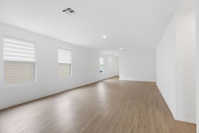 Building Photo - 9126 Selene Pl