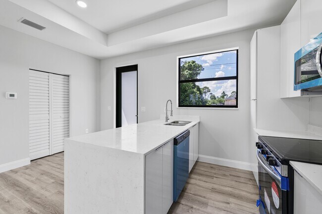 Building Photo - 1056 Fayette Ave