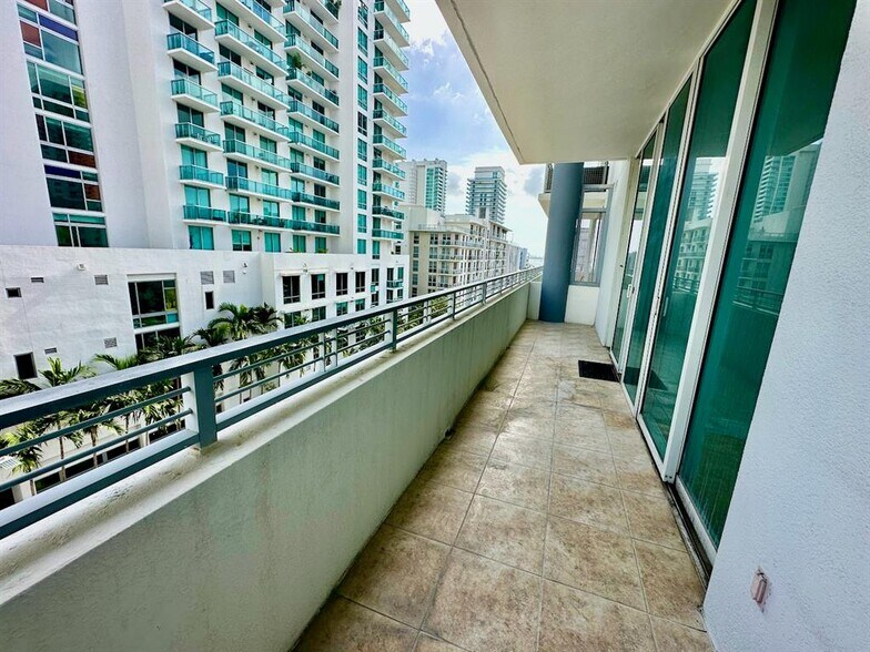 Building Photo - 350 NE 24th St