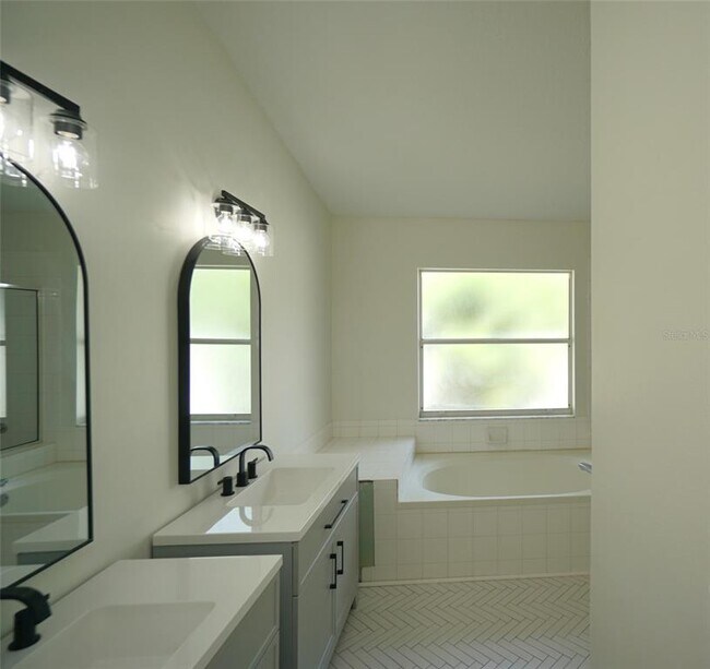 Building Photo - 1714 Staysail Dr