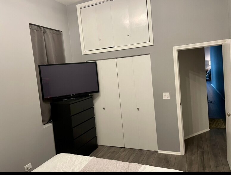 Bedroom1 - 857 N La Salle Dr