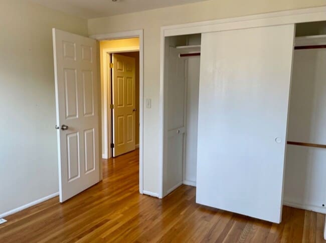 Building Photo - Charming 4 Bed 2 Bath Tri-level in Eastgate, Bellevue