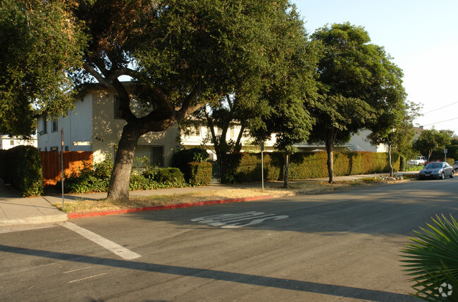 Primary Photo - 401 W Los Olivos St