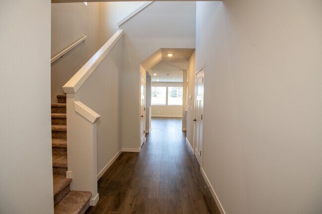 Building Photo - Spacious Like New 4 Bedroom Home!
