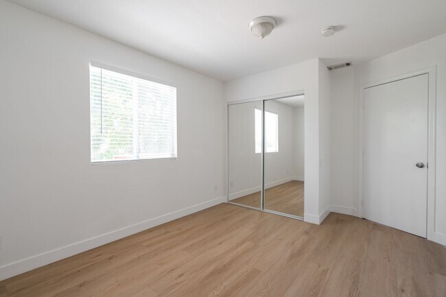 Building Photo - Private pool with canyon views!