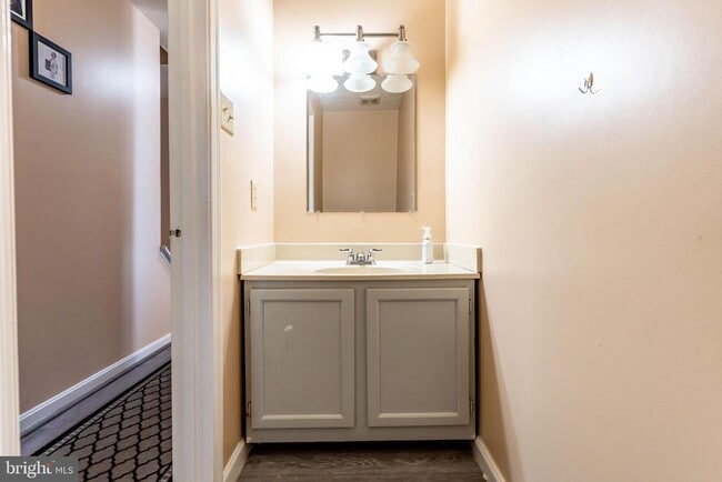 Building Photo - 12212 Birchview Dr