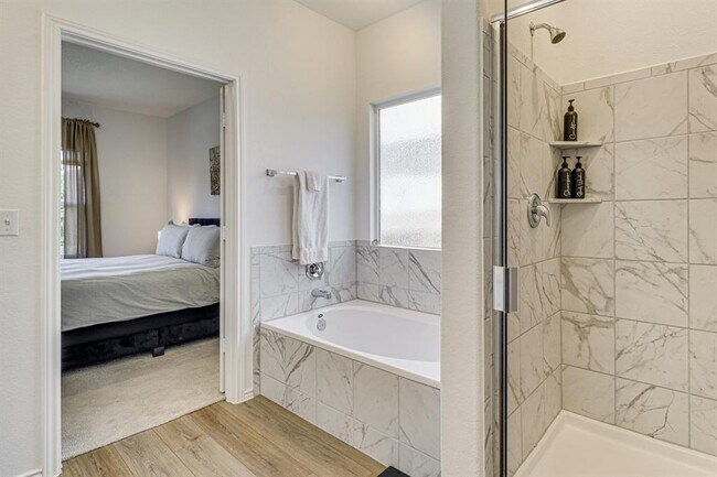 Building Photo - 10701 Steinbeck Dr