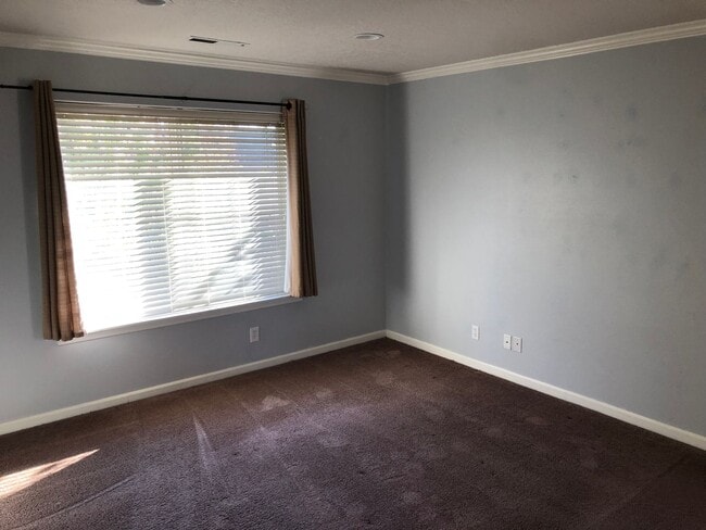 Building Photo - 2687 NW Oak Ridge Dr