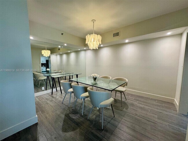 Building Photo - 20281 E Country Club Dr