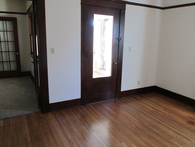 Building Photo - Large 4 Bedroom Craftsman Style Home in No...
