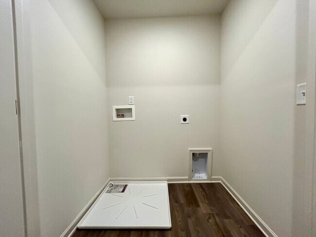 Building Photo - 137 Villa Ln