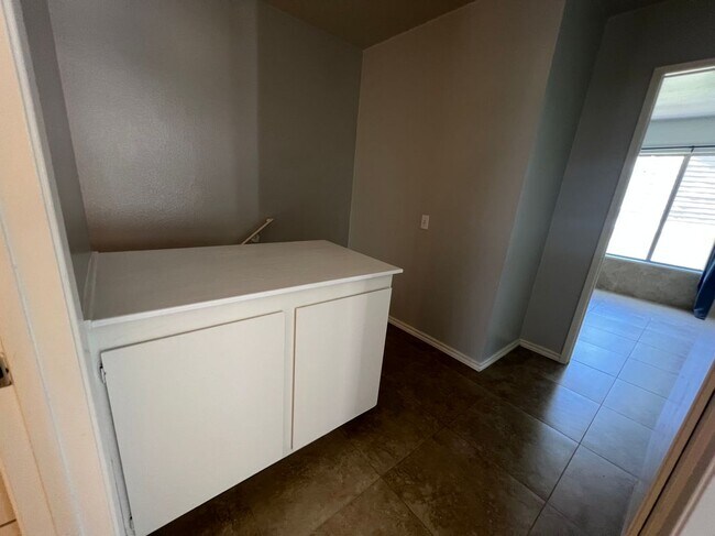 Building Photo - 36 Birchwood Ln