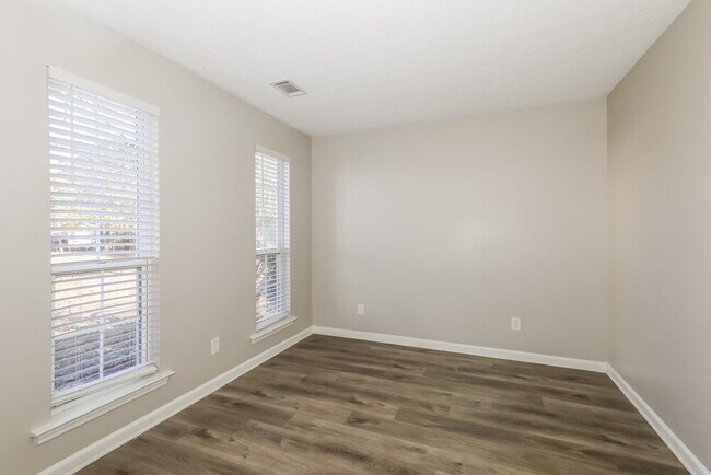 Building Photo - 1423 Buckingham Ct