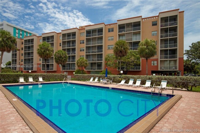 Building Photo - 2821 N Miami Beach Blvd
