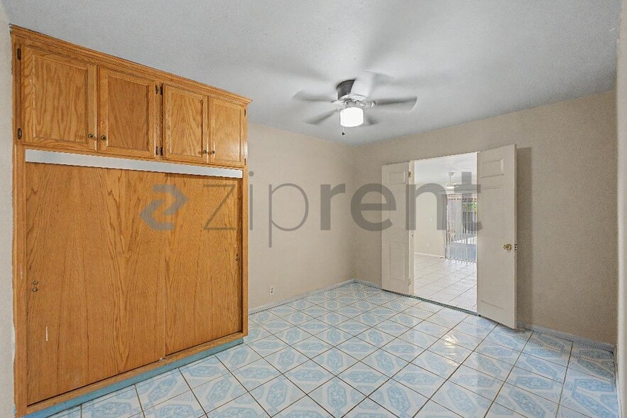 Building Photo - Unit