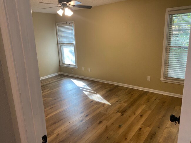 Building Photo - 5209 Countryside Ln