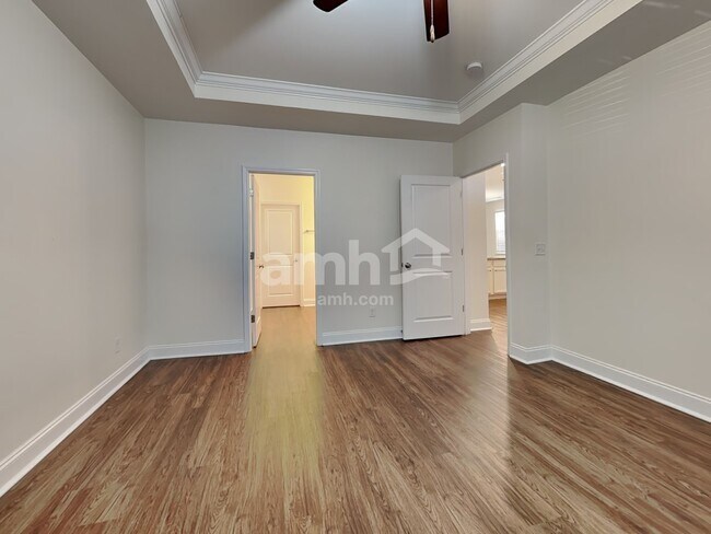 Building Photo - 8 Cherry St