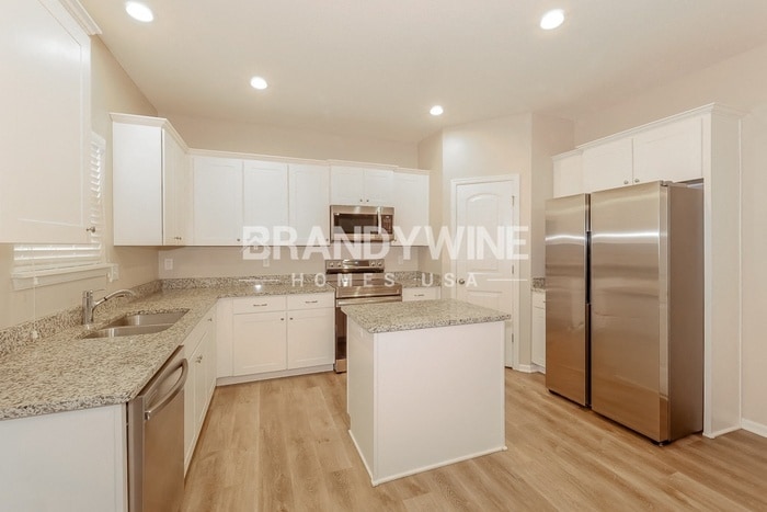 Building Photo - 711 Poplar Cir